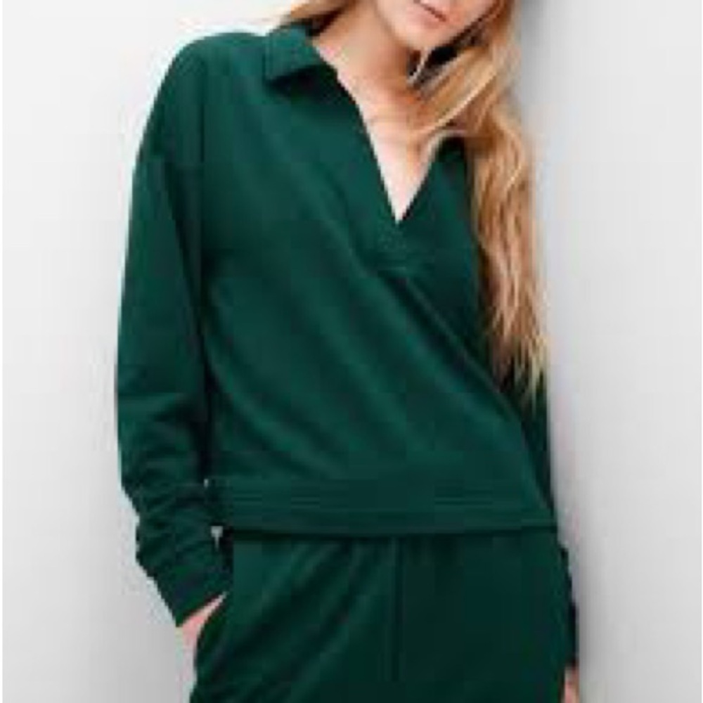 NWOT Gap V Collar Sweatshirt